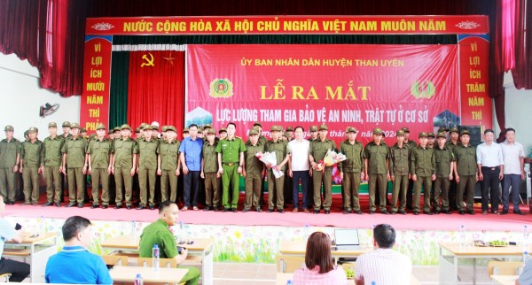 Ra mắt lực lượng tham gia bảo vệ an ninh, trật tự ở cơ sở