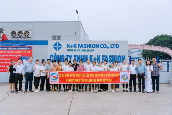 Lãnh đạo UBND huyện Than Uyên khảo sát nhà máy sản xuất sản phẩm may Công ty TNHH K+ K Fashion tại cụm công nghiệp Ngọc Sơn, Chương Mỹ, Hà Nội.