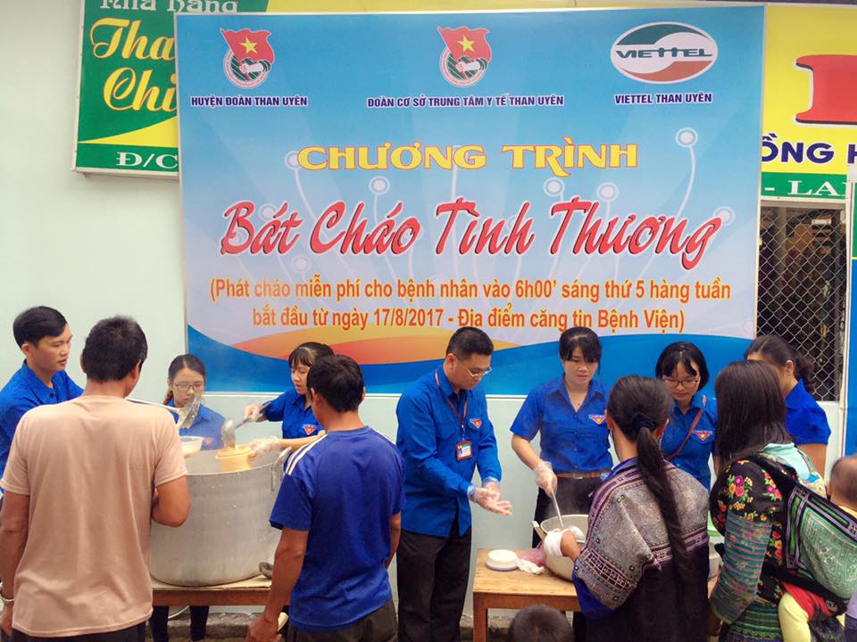 Chương trình "Bát cháo tình thương" sẻ chia phần nào khó khăn với bệnh nhân nghèo