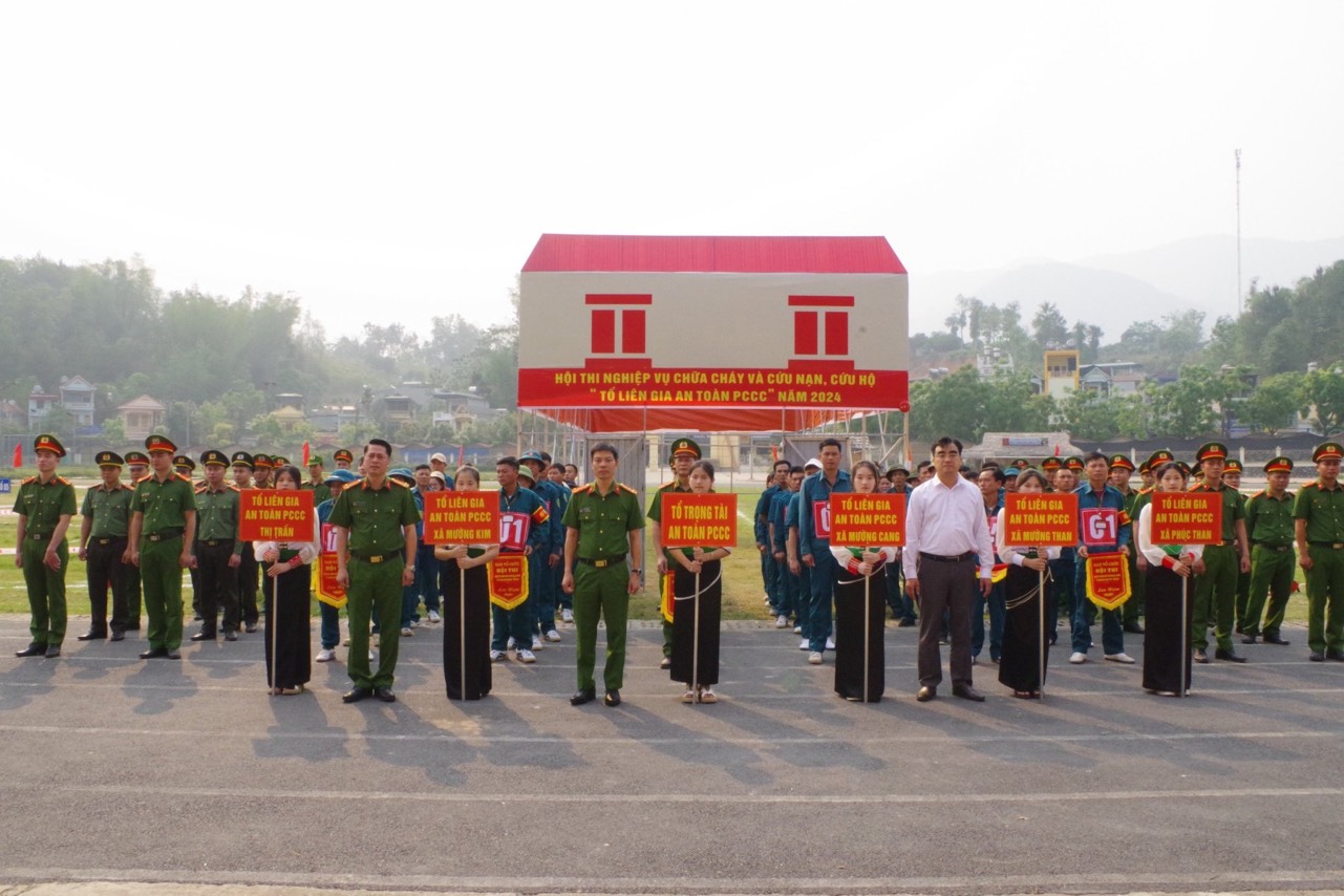 Hội thi nghiệp vụ chữa cháy và cứu nạn, cứu hộ “Tổ liên gia an toàn phòng cháy, chữa cháy”